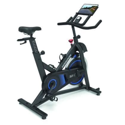 horizon fitness indoorcycle 5 0 ic seitlich mit tablet 1000x1000 2022